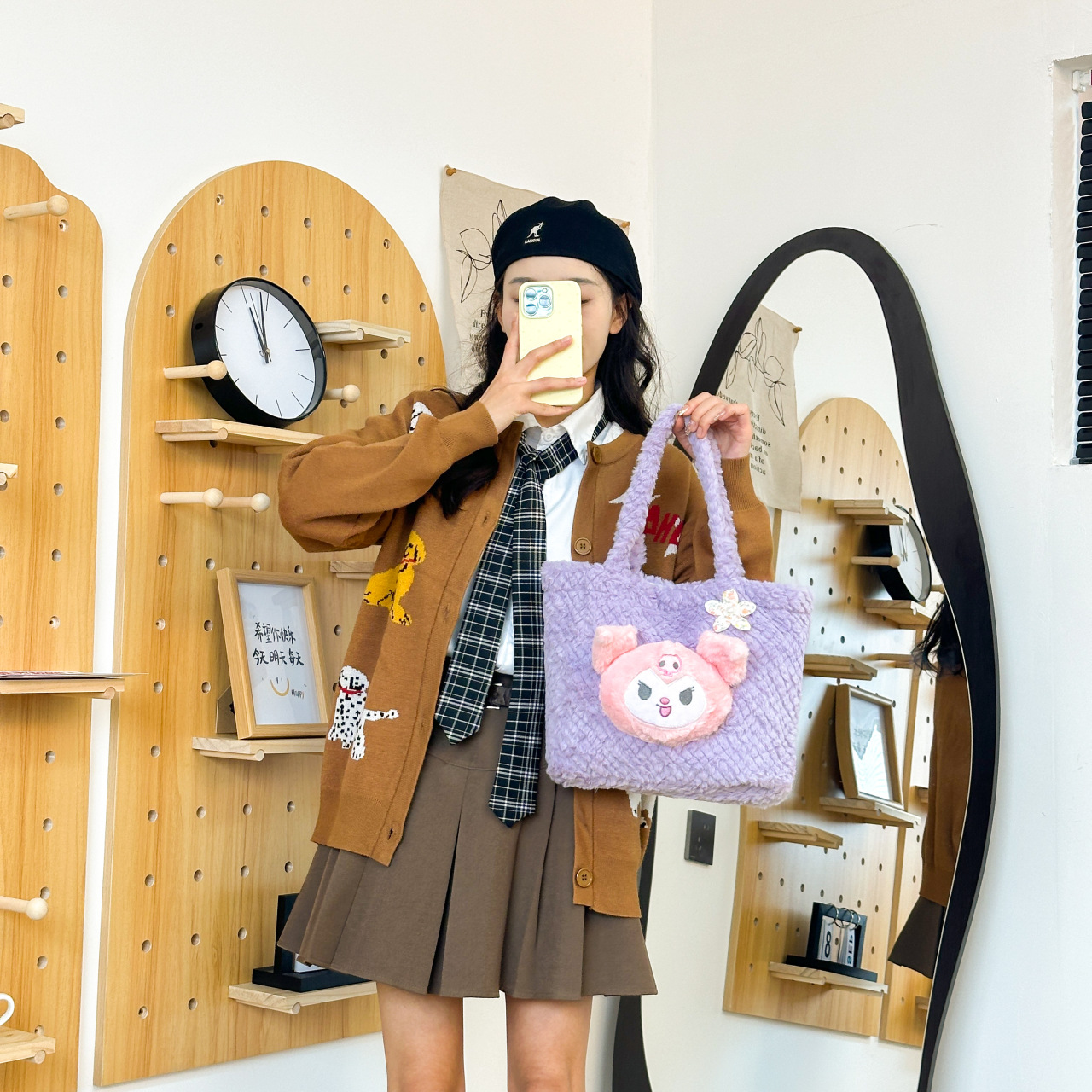 New cartoon large-capacity soft girl hand-held armpit bag, cute Japanese-style sweet plush toy details Picture