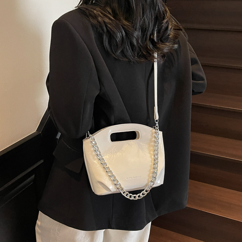Cross-border high-end chain handbag for women 2025 new style, fashionable solid color single-shoulder bag, trendy and simple crossbody bag for women Application Scenario