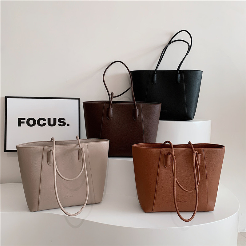 Large-capacity soft-faced retro bucket bag 2024 new solid color fashionable casual commuting simple single-shoulder tote bag full figure