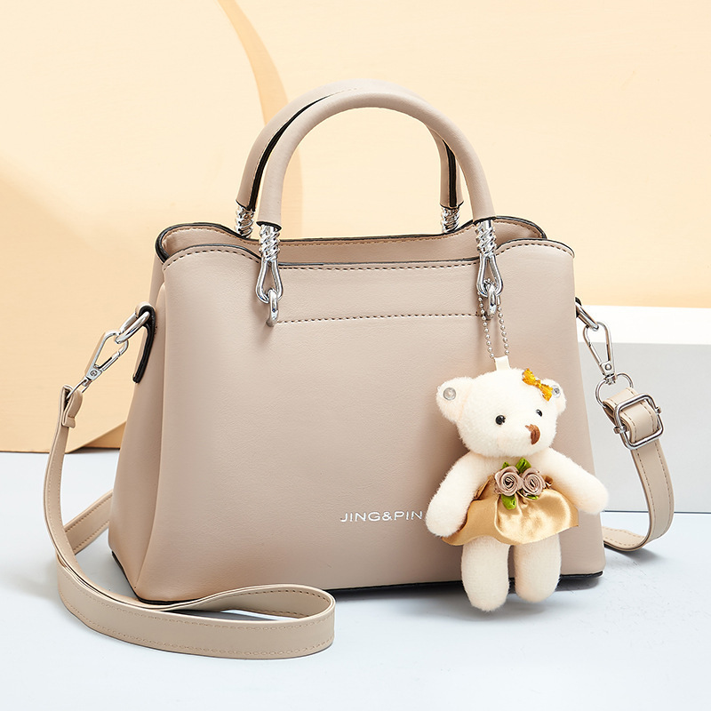 This 2024 new style of fashionable handbag is a trendy and elegant Korean-style single-shoulder lady's bag and a stylish bear crossbody bag Specification drawing