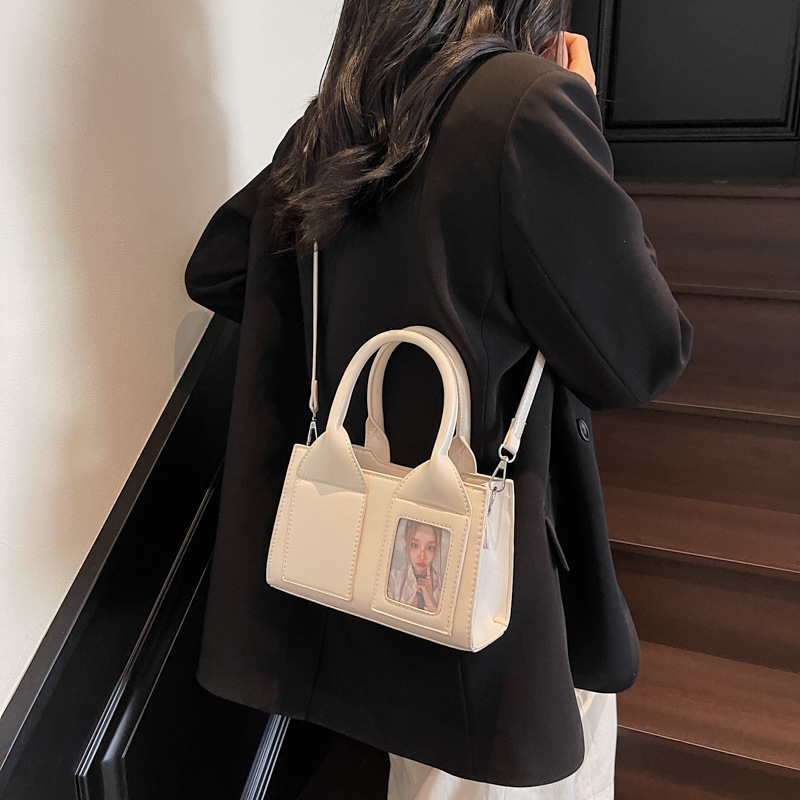 The new Korean-style textured handbag for women in 2025 is a niche, fashionable and versatile single-shoulder underarm bag, and a trendy crossbody bag Specification drawing