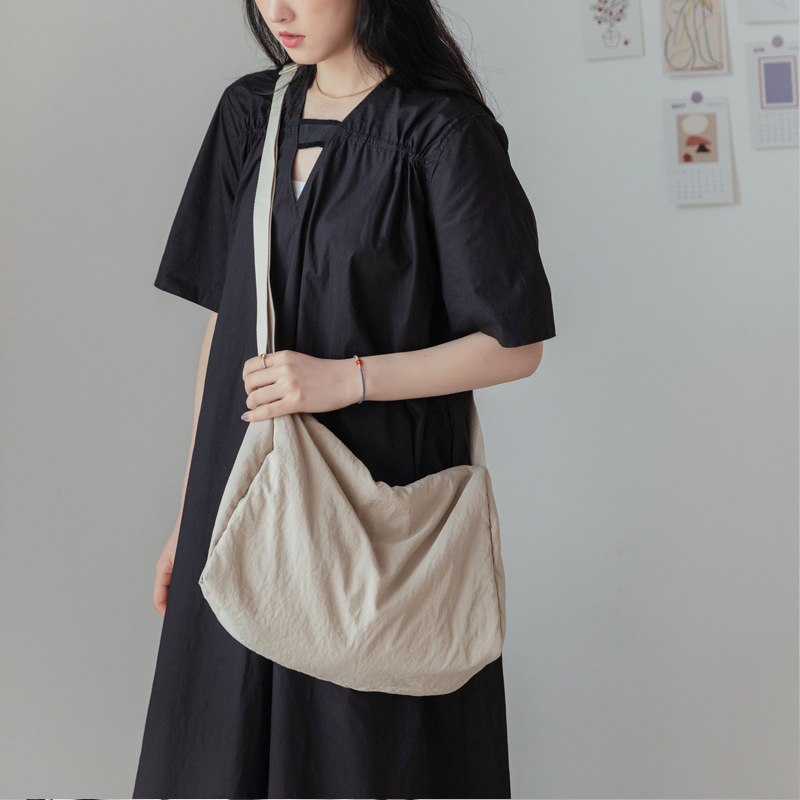 Convenient large-capacity soft cloth bag, simple cloth bag, single-shoulder bag, women's crossbody bag, Japanese-style cylindrical bag, student class bag for women full figure