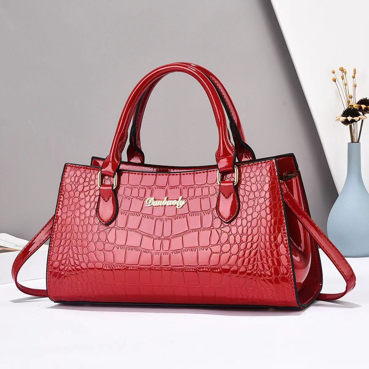 Cross-border handbag 2025 new style, trendy, simple and elegant, single-shoulder crossbody style women's bag, crocodile pattern, stylish Application Scenario