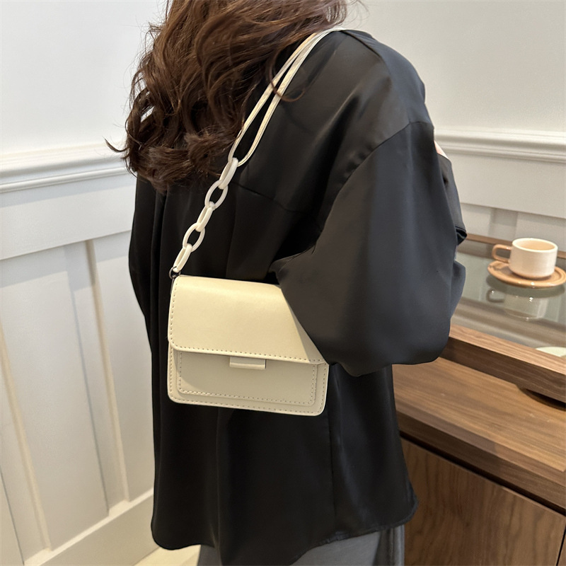 Simple and fashionable crossbody bag, fashionable mobile phone bag, new Spring 2024 simple and fashionable single-shoulder bag, simple bag for women details Picture