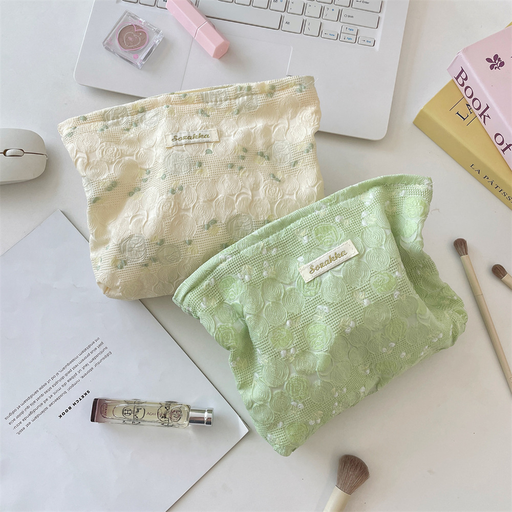 5482 ins Fresh and Delicate Makeup bag, large capacity inner liner, skincare storage bag, jacquard rose toiletry bag Specification drawing