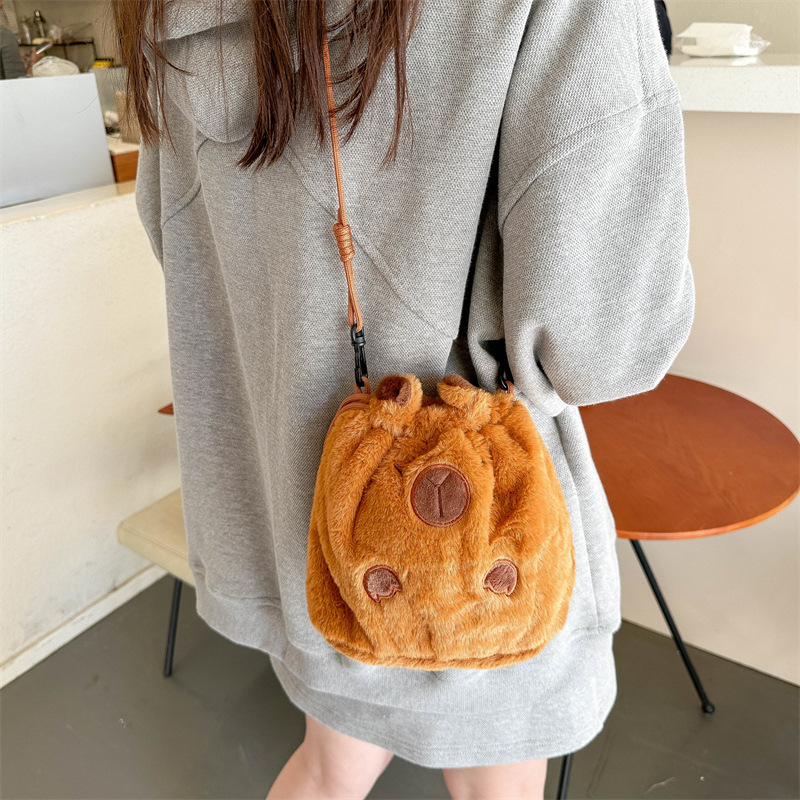 New Capibara plush crossbody bag, cartoon Capybara drawstring lucky bag, Capybara bag, fresh and sweet coin purse bag Application Scenario