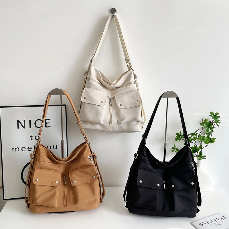 This is a new lightweight and casual single-shoulder bag with a large capacity of water-resistant nylon fabric. It is a simple, fashionable and versatile crossbody bag for women Application Scenario