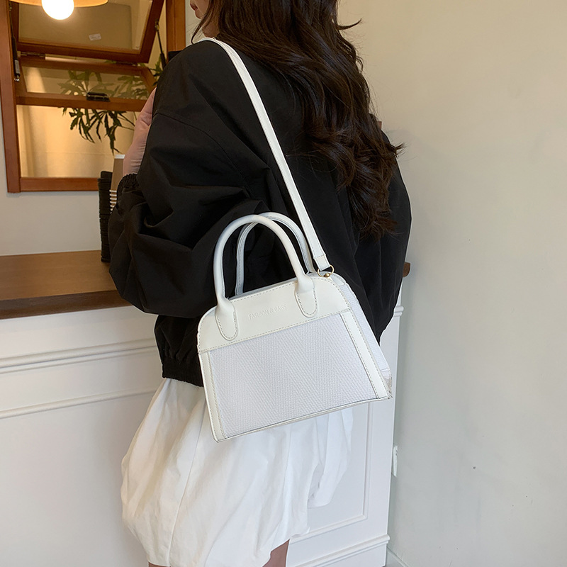 Korean niche retro hand-held shell bag for women, Spring 2025 new style, high-end, versatile and trendy single-shoulder crossbody bag details Picture