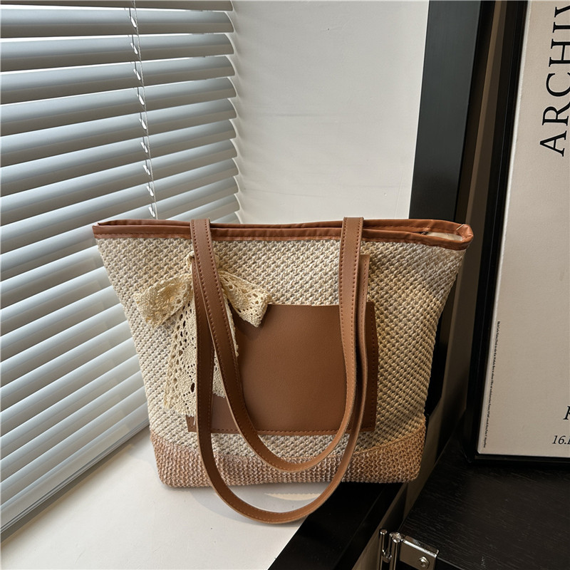 Woven straw bag for women, large capacity 2025 new summer versatile hollowed-out tote bag, beach vacation bag full figure