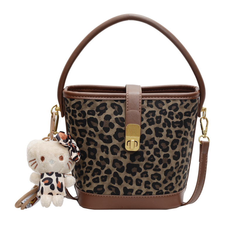 Leopard print niche crossbody bag, casual hand-held bucket bag, popular bags this year, new fashion single-shoulder bag for women in 2024 Item Picture