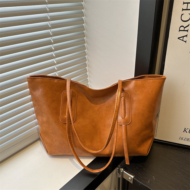 Retro large-capacity bag for women, Spring 2025 college students, single-shoulder bag for class, casual commuting bag, versatile tote bag full figure