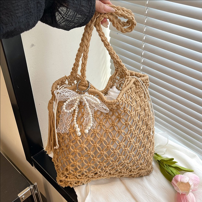 New summer 2025 seaside and beach niche design bucket bag for women, large-capacity vacation, hollowed-out straw woven single-shoulder bag full figure