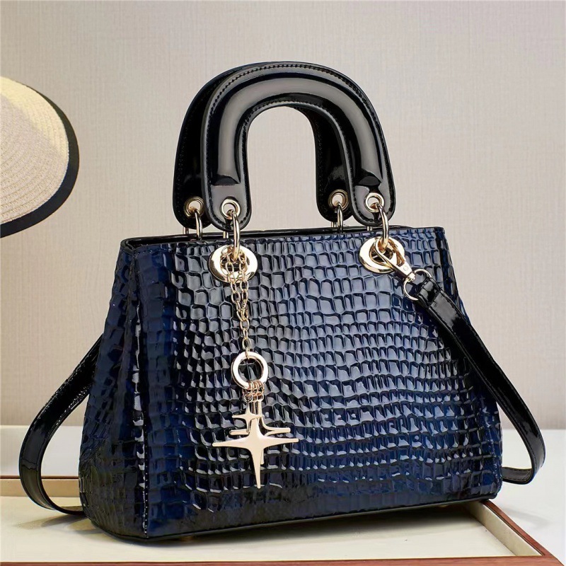 Cross-border Princess Diana bag for women, new Spring and summer fashion and niche, crocodile print single-shoulder crossbody bag, versatile handbag details Picture