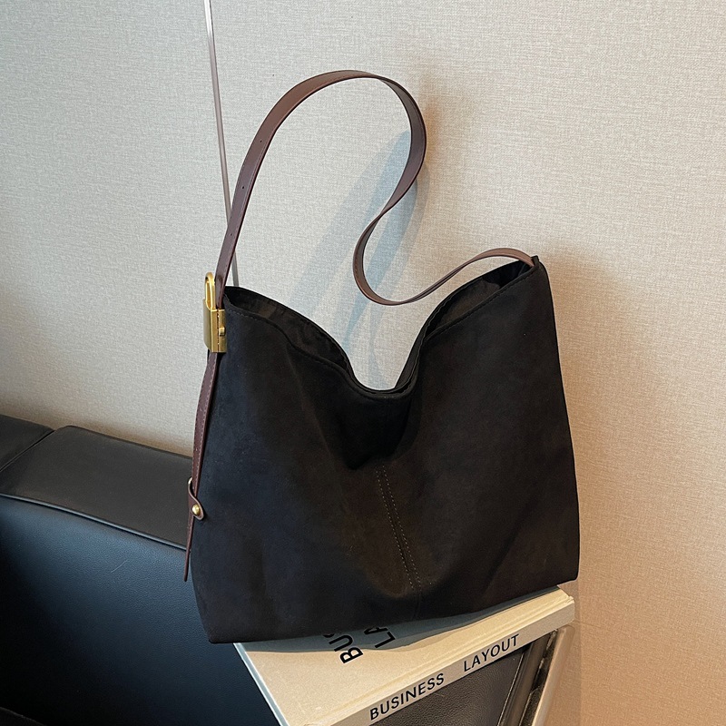 Retro casual large-capacity underarm bag for women, 2024 new matte fashionable tote bag, niche commuting single-shoulder bag Specification drawing