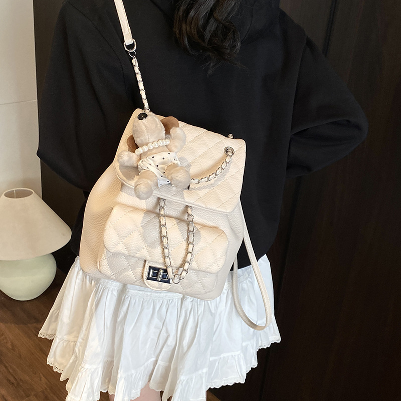 The 2025 summer new Korean-style trendy small Chanel diamond-shaped chain backpack is a versatile, stylish and light luxury backpack for women Application Scenario
