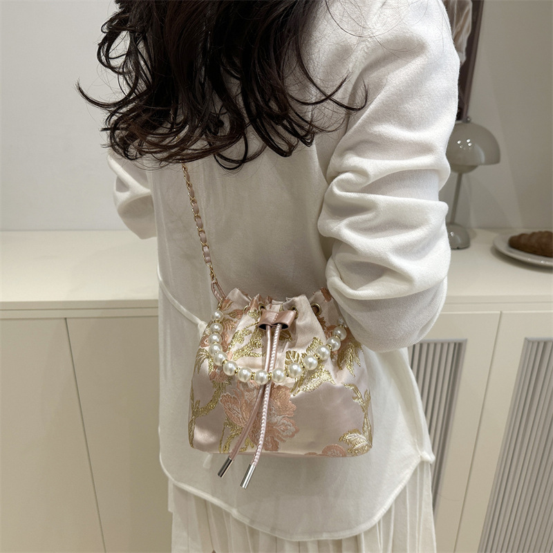Hand-held pearl bucket bag for women, Spring 2025 new Chinese-style embroidered single-shoulder bag, simple yet high-quality crossbody bag Specification drawing