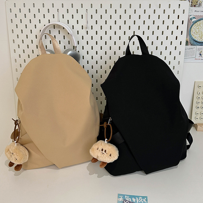 Men's large-capacity travel backpack, women's casual Japanese-style school bags for junior high school, senior high school and college students, versatile computer bags, trendy Application Scenario