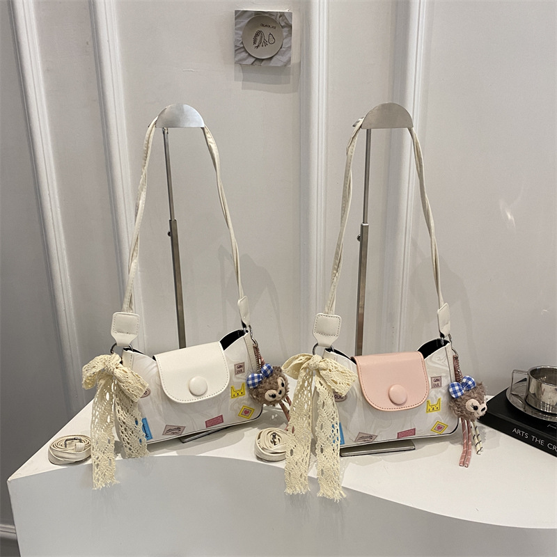 New cross-border trendy and cute cartoon bag for women, Spring/Summer 2025 single-shoulder crossbody bag for women's commuting Application Scenario