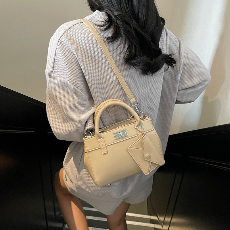 High-end and niche handbag for women, new spring and summer 2025, versatile crossbody bag, trendy and simple handbag, bucket bag Specification drawing