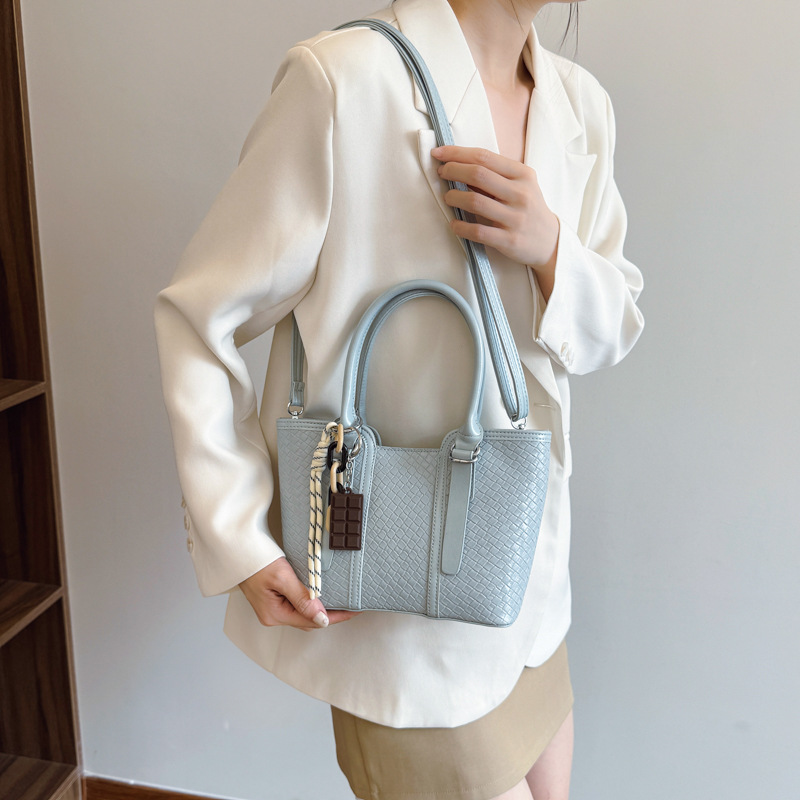 Korean-style high-capacity hand-held tote bag 2025 new model for commuting with a high-end touch, casual single-shoulder crossbody bag details Picture