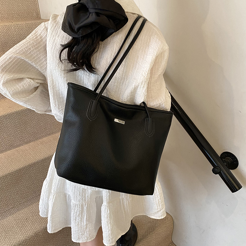 2025 Casual daily simple solid color Korean-style tote bag, a niche casual large-capacity single-shoulder women's bag for work and commuting Specification drawing