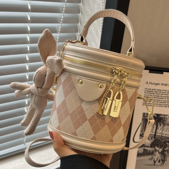 A simple diamond-shaped cylinder bag for women, a new summer fashion and casual crossbody bag in 2025, a best-selling hand-held bucket bag for women full figure