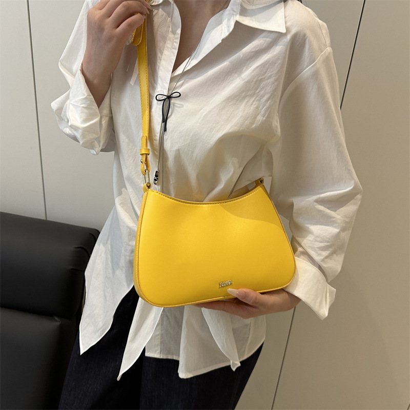 A new solid color large-capacity, elegant 2025 style, simple solid color, single-shoulder, underarm crossbody bag for women Specification drawing