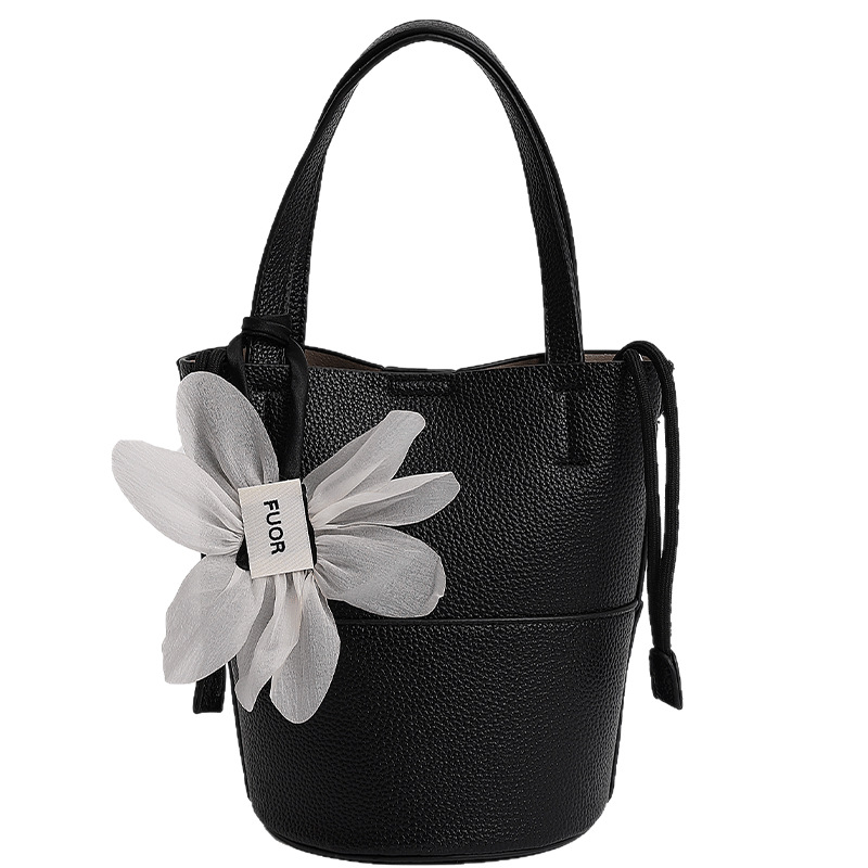 Simple and stylish handbag, women's 2025 new summer style, high-end bucket bag, versatile crossbody bag, niche single-shoulder bag Item Picture
