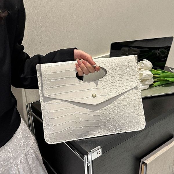 Retro and fashionable clutch bag, simple tote bag, Korean version 2025 new style casual large-capacity trendy envelope bag Specification drawing