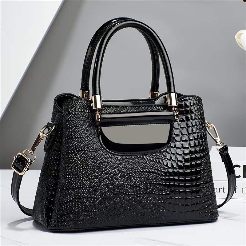 This is a new women's bag with a checkered pattern, shiny leather design, large capacity, simple and elegant texture, and a single shoulder for cross-border use full figure