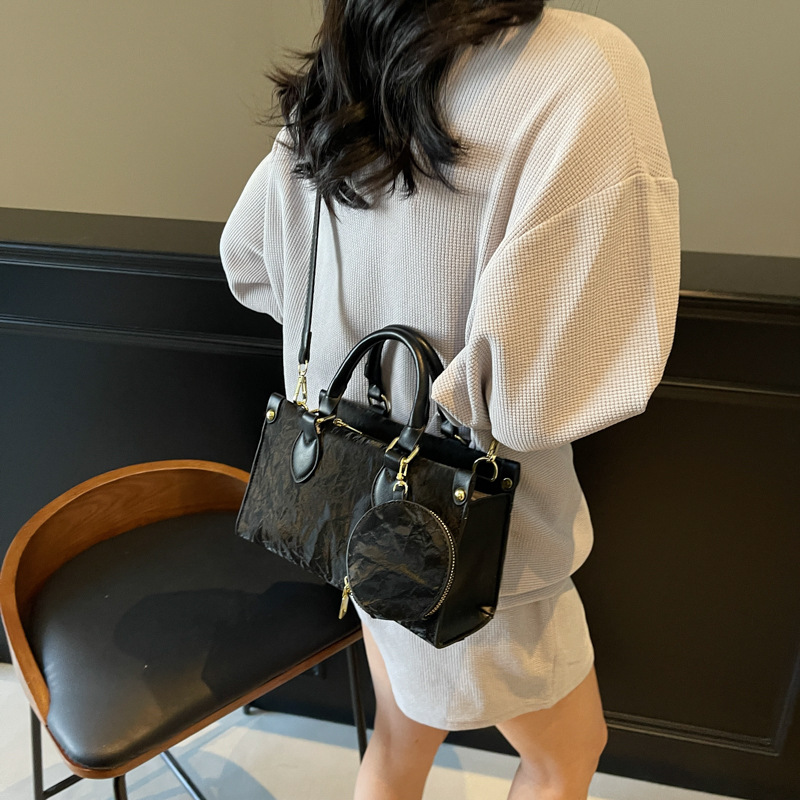 Cross-border 2025 New niche, high-end and stylish handbag, a versatile and casual commuter single-shoulder crossbody bag for women details Picture