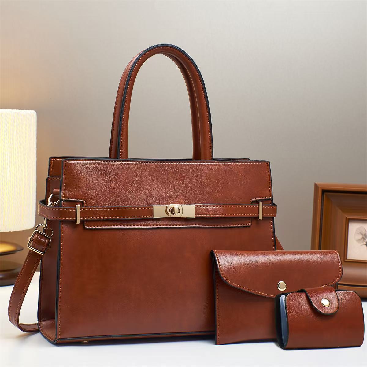 This year, a new set of three-piece hand-held shaping bags for cross-border trade is in vogue. These are simple and high-quality women's bags for foreign trade Application Scenario