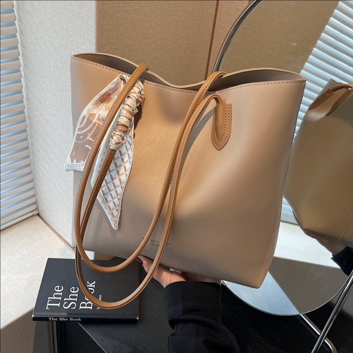 Cross-border retro versatile handbag for women 205 New style casual single-shoulder underarm bag Large capacity commuter bucket bag full figure