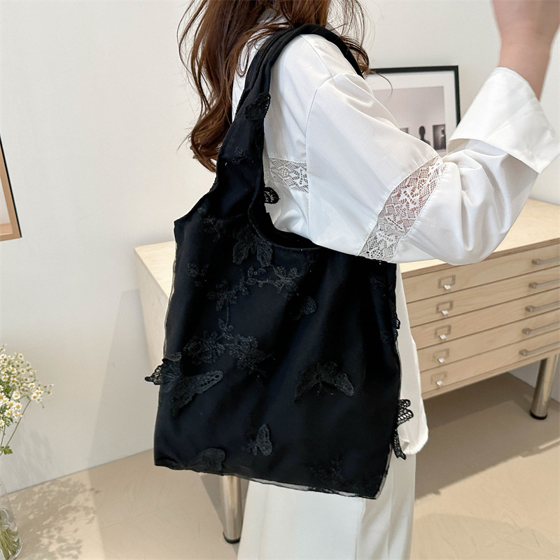Embroidered butterfly lace fairy bag, ins travel women's bag, canvas bag, artistic, large capacity, versatile, single-shoulder bucket bag details Picture