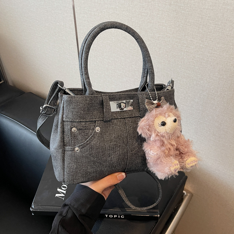 Retro and versatile denim handbag for women, 2024 new niche design, unique crossbody bag, high-end platinum bag Specification drawing