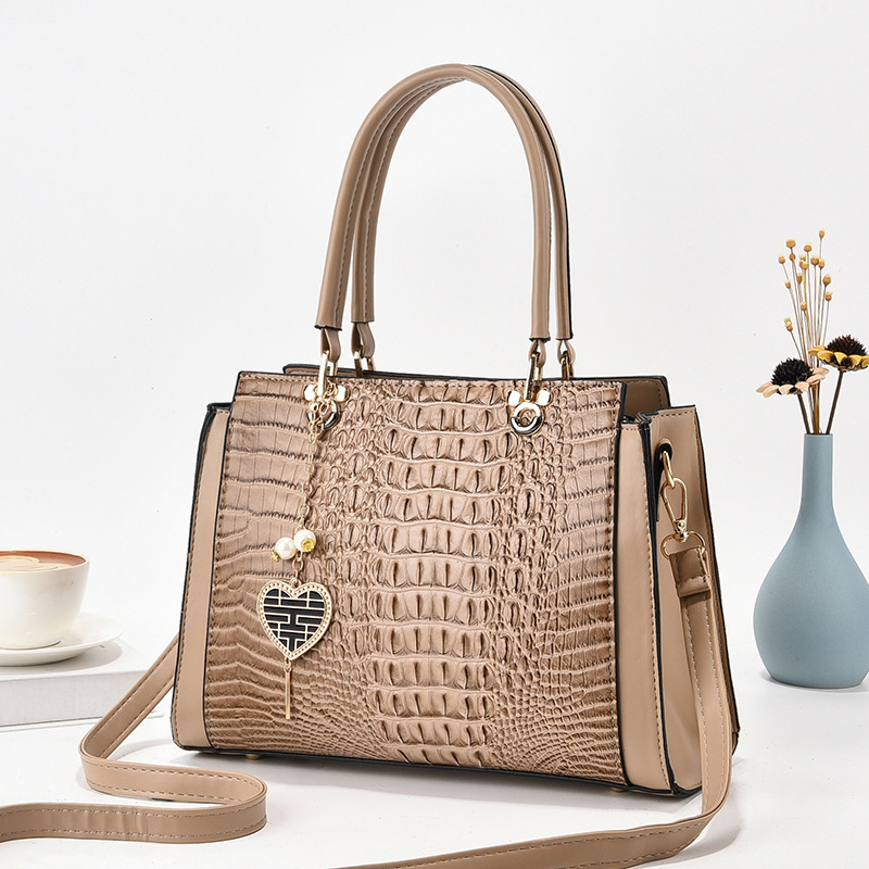 New fashionable European and American women's bag, retro, light luxury and simple single-shoulder bag, large-capacity, high-quality handbag, versatile crossbody bag Item Picture
