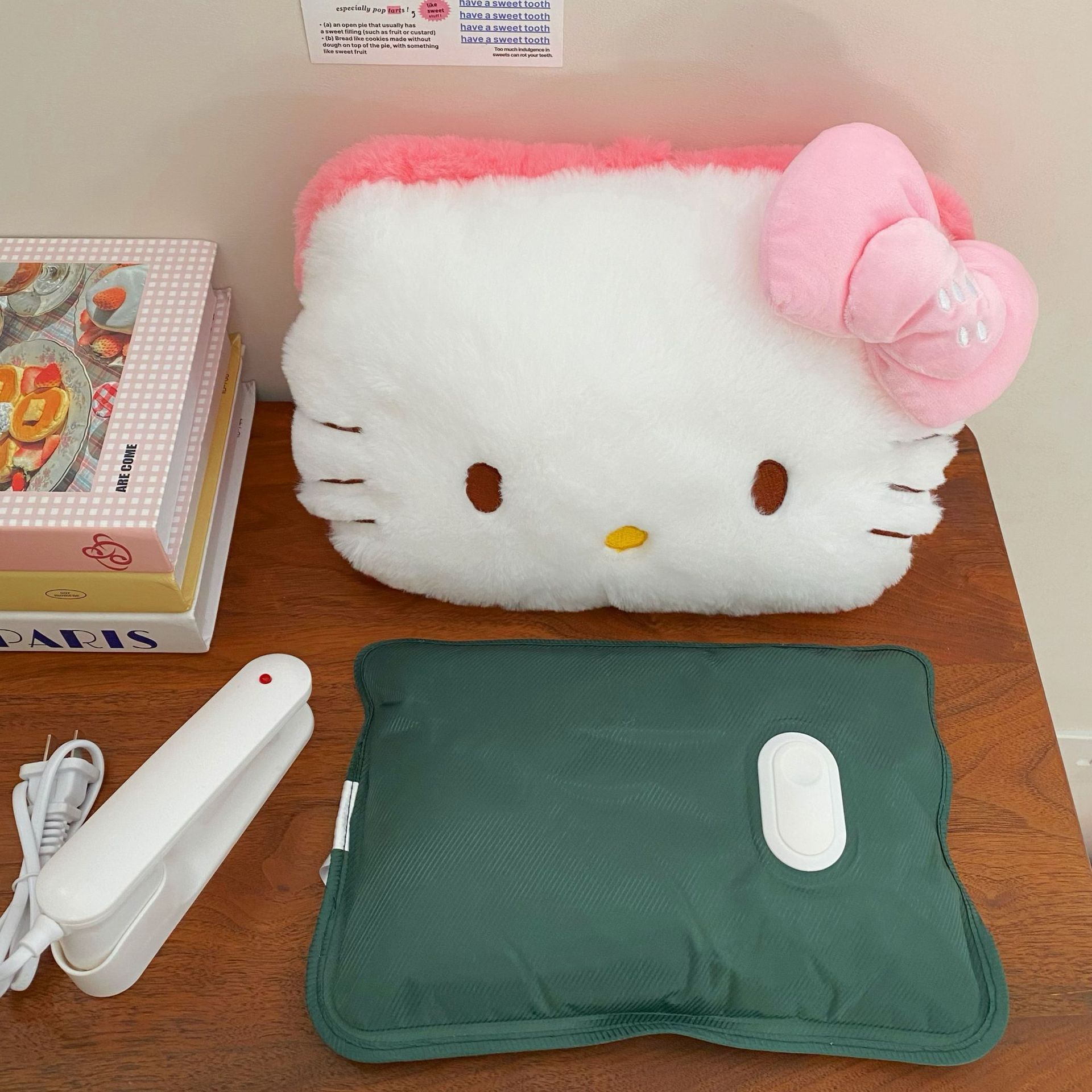 Cute cat hot water bag, girl's heart electric warm water bag, no water filling, rechargeable explosion-proof electric hot water bag, warm your stomach with your hands Item Picture