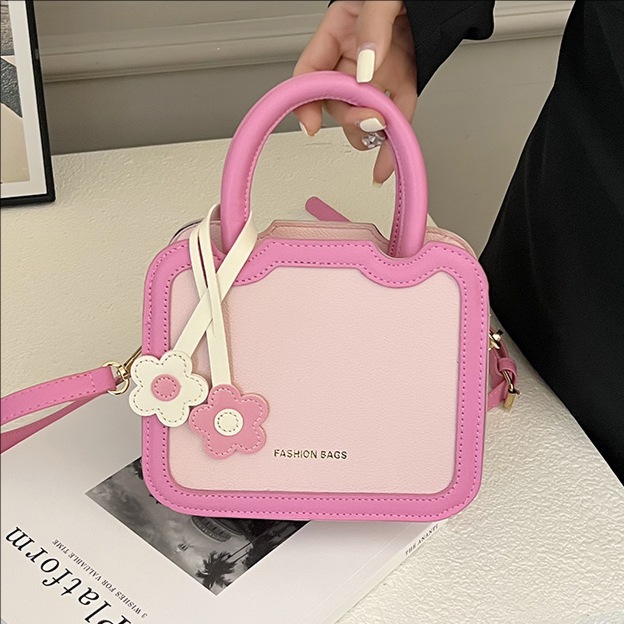 High-end quality small square bag 2025 new style popular handbag, versatile crossbody bag, niche color-blocking single-shoulder bag for women full figure
