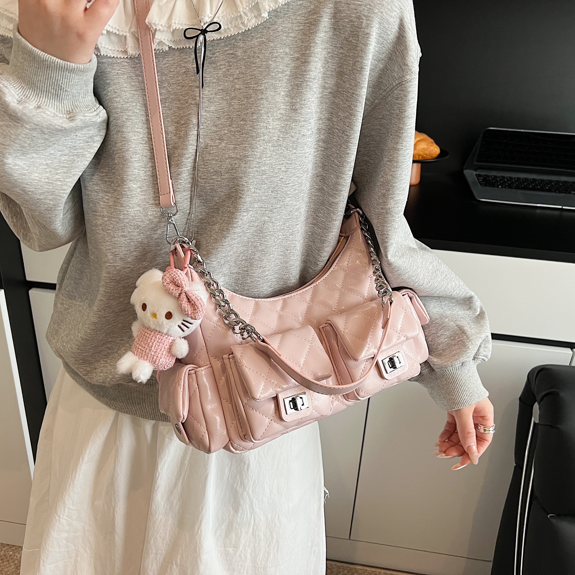 Diamond-shaped chain bag for women, new Spring/Summer 2025, a niche design, single-shoulder crossbody bag, motorcycle bag, casual underarm bag Specification drawing