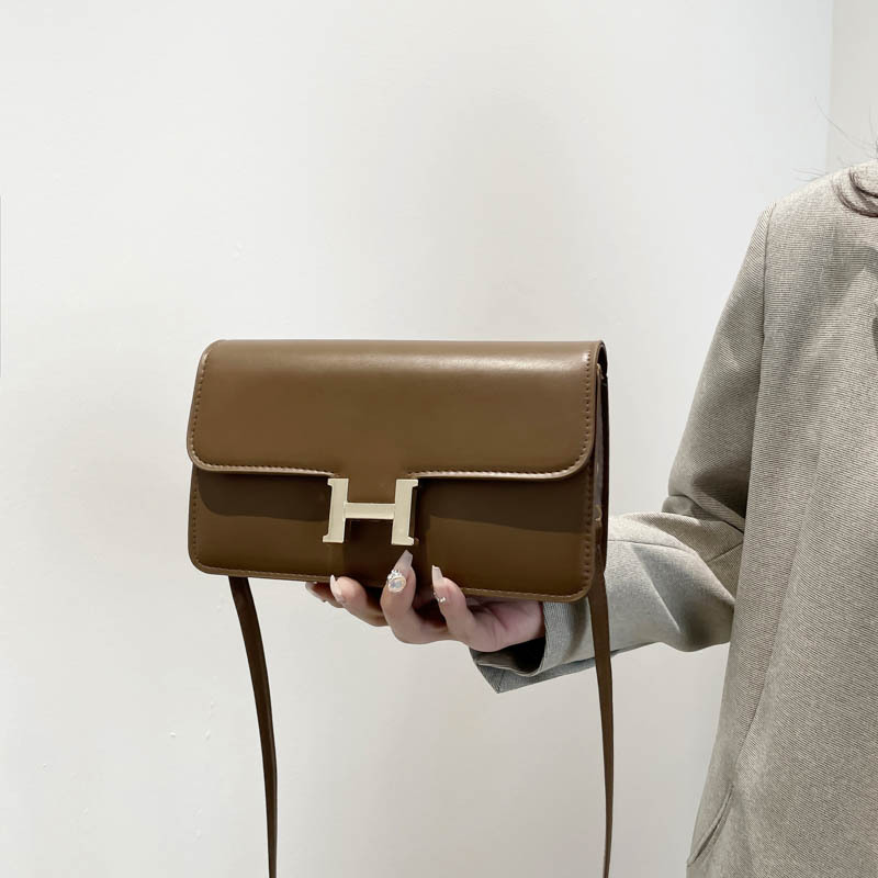 Fashionable, chic, niche, casual, elegant and high-quality 2025 new style, trendy and chic, single-shoulder crossbody small square bag for women full figure