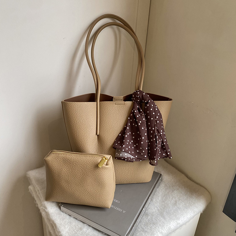 A large-capacity bag for women's fashion and versatility. A new 2025 simple single-shoulder tote bag for casual work and commuting Specification drawing
