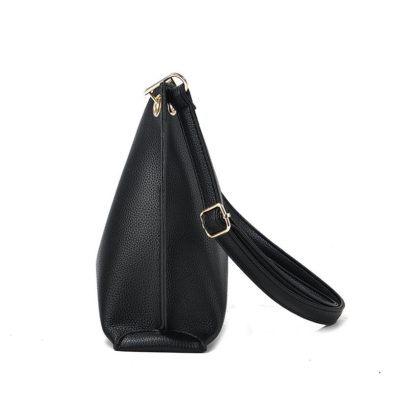 The new 2024 baguette bag for women's commuting underarm bags is a popular pu leather, soft leather buckle single-shoulder bag for women this year Application Scenario