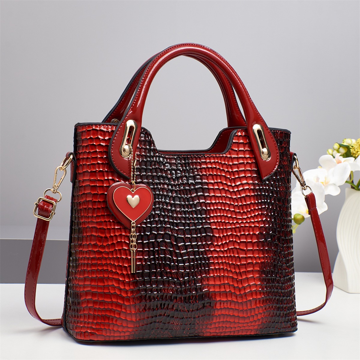 Cross-border shipping of the 2025 new lizard pattern trendy women's single-shoulder bag and simple handbag for foreign trade Application Scenario