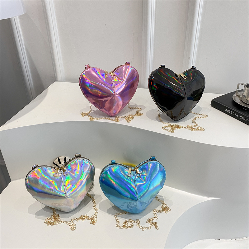 2025 Casual new style laser shiny heart-shaped mini chain accessory crossbody small bag for women Application Scenario