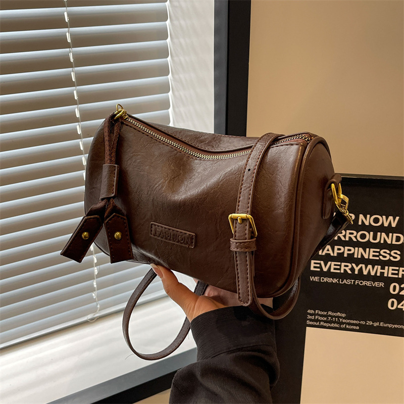 Retro and fashionable women's new 2024 solid color commuting versatile pillow bag, niche high-end casual single-shoulder bag details Picture