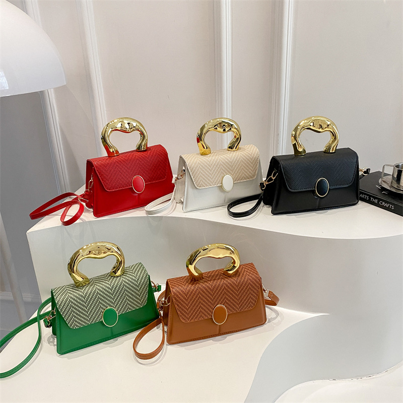 Spring 2025 new trendy, simple and individual patchwork fashion crossbody single-shoulder hand-held small square women's bag Application Scenario