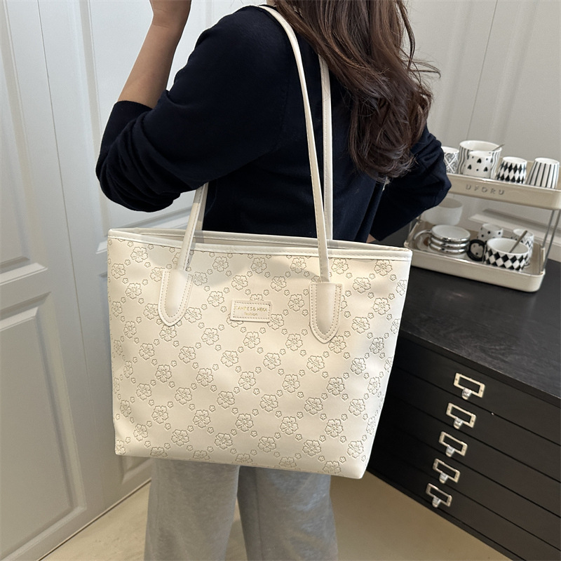 Large-capacity women's 2025 new style summer high-end college student class shoulder bag Versatile commuting tote bag details Picture