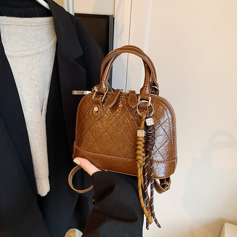 A niche, light luxury, high-end soft leather bag for women, 2024 new crossbody bag, texture handbag, versatile and fashionable shell bag Specification drawing