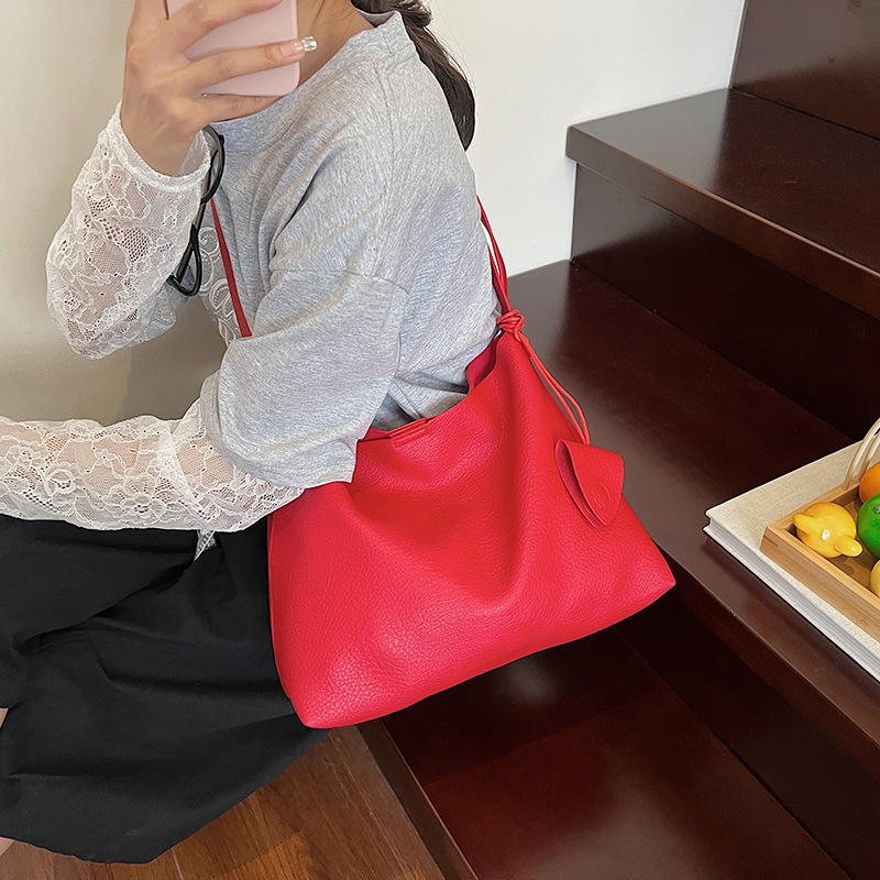 Soft leather mother and child bag, large-capacity commuter tote bag, 2025 new trendy and fashionable shoulder bag, casual and versatile underarm bag Specification drawing