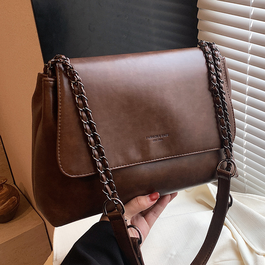 Retro, simple and large-capacity women's 2024 new pillow bag, high-end texture, fashionable commuting single-shoulder armpit bag full figure